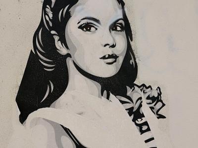 Portrait Femme Élégante Pochoir Lisbonne