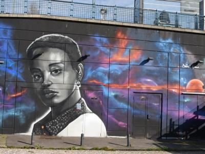 Space Portrait, femme dans le cosmos