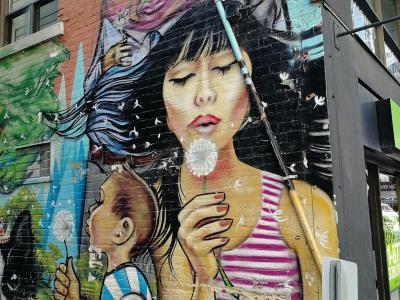 Femmes ondulantes et pop