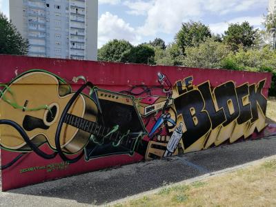 Golden Tag Composition