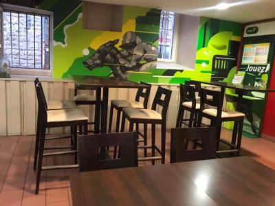 Jeux de salle, décor sportif