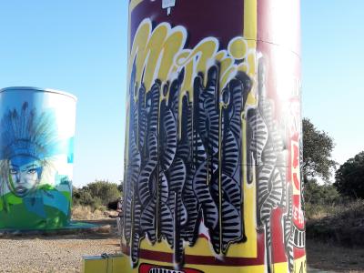 Les Momies sur silo rouge